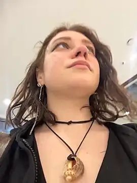 lucy-joy online show from December 20, 2025, 9:12 am