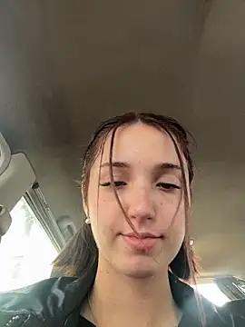 DollyTall online show from October 3, 2025, 8:38 am