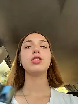 DollyTall online show from September 25, 2025, 8:53 am