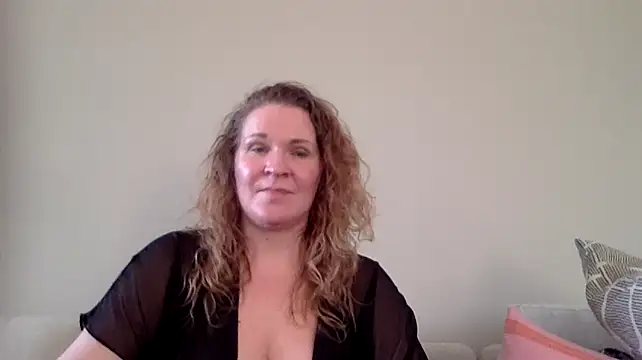 Snapshot of less-is-moore chatting on March 5, 2026, 3:41 pm less-is-moore online show from March 5, 2026, 3:41 pm