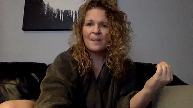 Snapshot of less-is-moore chatting on February 20, 2026, 5:26 pm less-is-moore online show from February 20, 2026, 5:26 pm