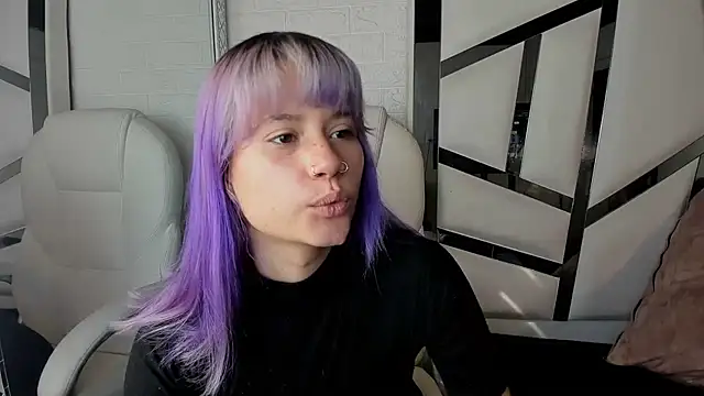 barbieambar online show from November 11, 2025, 1:28 pm