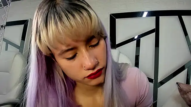 barbieambar online show from October 28, 2025, 1:32 pm