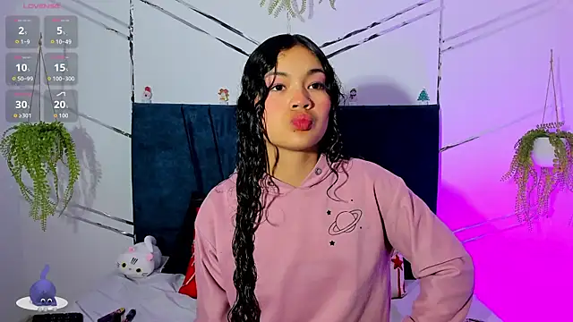 Camilla Miller01 online show from December 4, 2025, 12:37 pm