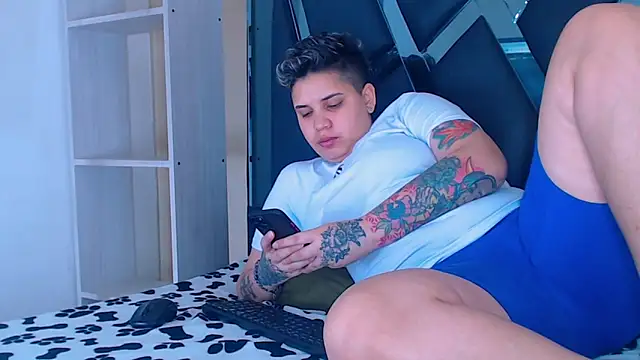 karla sexy21 online show from November 17, 2025, 4:27 am