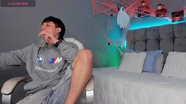 Ares di martin online show from October 28, 2025, 4:24 am