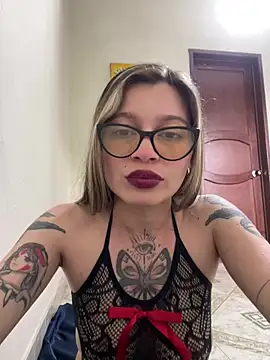 KoraSweett online show from March 4, 2026, 9:55 pm