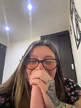 KoraSweett online show from December 19, 2025, 7:49 pm