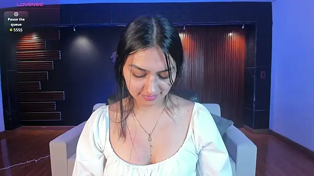 AidaJones online show from October 3, 2025, 12:39 pm