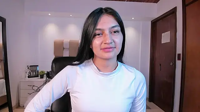 AidaJones online show from October 10, 2025, 1:12 pm