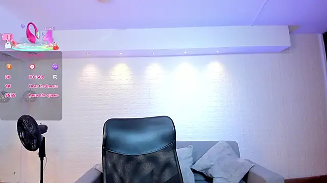 AidaJones online show from October 4, 2025, 12:50 pm