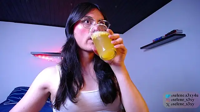 Snapshot of selene_s3x chatting on September 29, 2025, 10:48 pm selene s3x online show from September 29, 2025, 10:48 pm