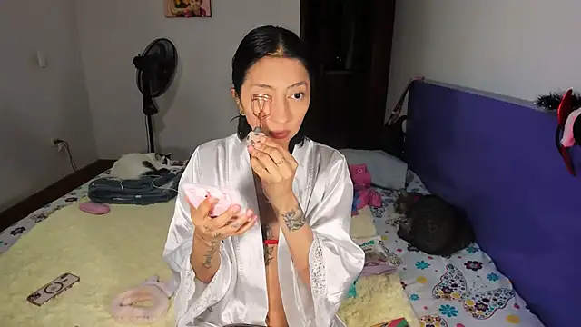 Anais lux online show from April 11, 2026, 1:02 am