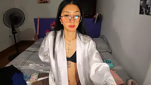 Snapshot of Anais_lux chatting on May 15, 2026, 11:47 pm Anais lux online show from May 15, 2026, 11:47 pm