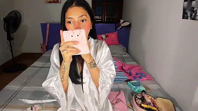 Snapshot of Anais_lux chatting on May 11, 2026, 12:01 am Anais lux online show from May 11, 2026, 12:01 am