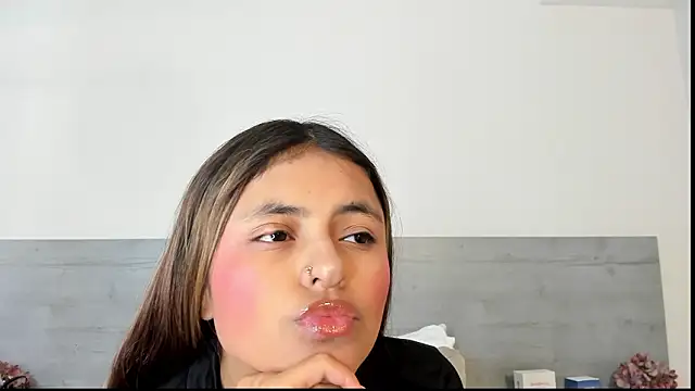 sunnyWhitee online show from March 24, 2026, 7:14 pm