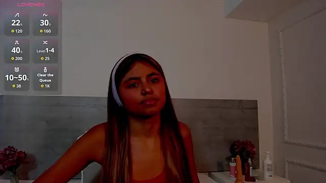 sunnyWhitee online show from November 5, 2025, 7:17 pm