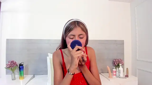 sunnyWhitee online show from November 22, 2025, 7:35 pm