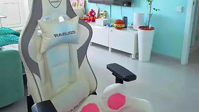 Im suka online show from March 30, 2026, 4:47 am