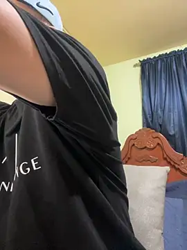 Snapshot of MaxDell chatting on September 19, 2025, 1:20 am MaxDell online show from September 19, 2025, 1:20 am