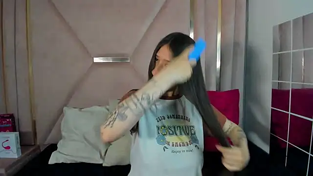 venusmorgan online show from October 3, 2025, 3:24 pm