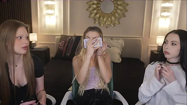 VivianSweet  online show from April 14, 2026, 10:42 am