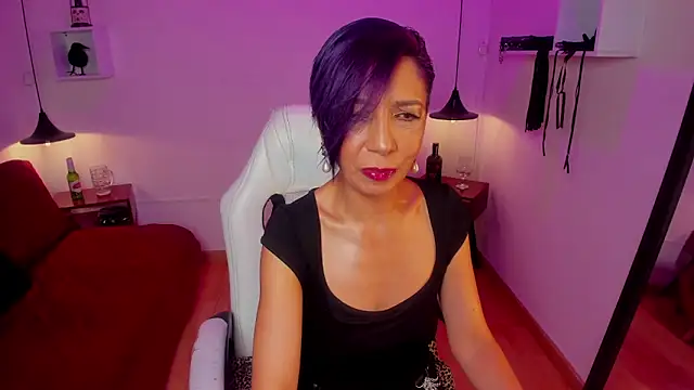 Snapshot of Trinityy__ chatting on June 19, 2026, 7:52 pm Trinityy online show from June 19, 2026, 7:52 pm