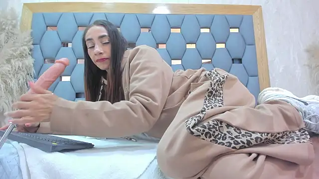 crystal sm online show from March 12, 2026, 3:12 am