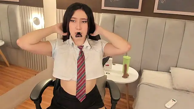 Skyyle  online show from April 16, 2026, 1:12 pm