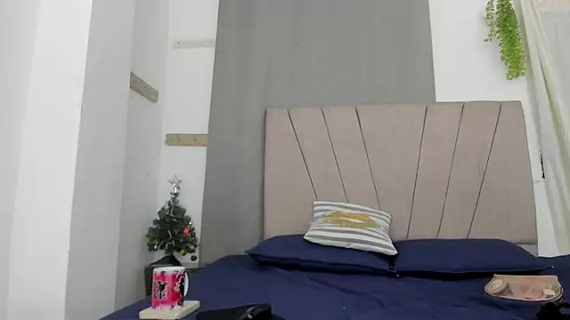 Lady miss    online show from December 14, 2025, 1:17 pm