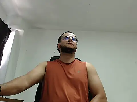 cloudsxxx online show from April 9, 2026, 3:29 pm