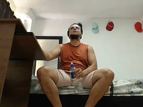cloudsxxx online show from July 17, 2026, 3:42 pm