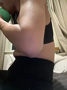 Snapshot of Ladyboyluxe chatting on February 21, 2026, 4:58 am Ladyboyluxe online show from February 21, 2026, 4:58 am