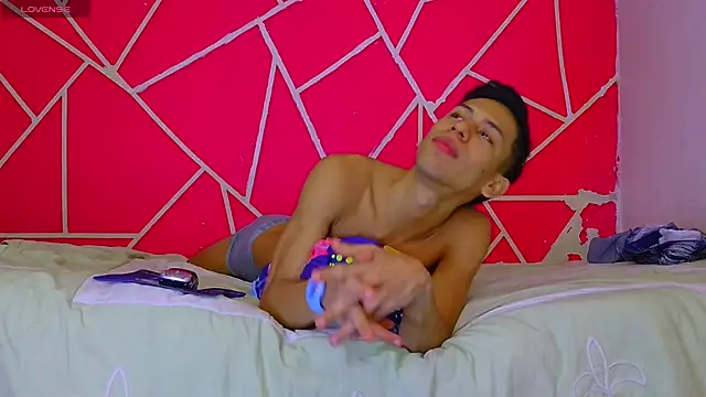 Snapshot of dylan_apol0 chatting on February 2, 2026, 5:39 am dylan apol0 online show from February 2, 2026, 5:39 am