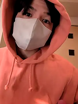 kqitooo online show from January 7, 2026, 8:41 am