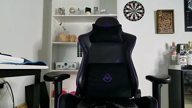 Snapshot of aaron_nvk chatting on April 5, 2026, 9:43 pm aaron nvk online show from April 5, 2026, 9:43 pm