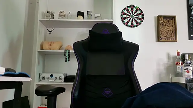 Snapshot of aaron_nvk chatting on April 11, 2026, 6:44 pm aaron nvk online show from April 11, 2026, 6:44 pm