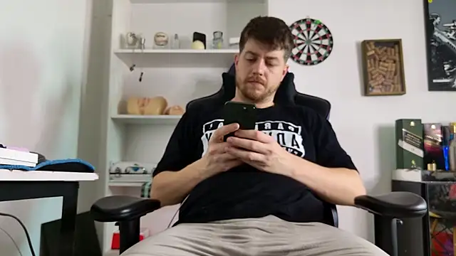 Snapshot of aaron_nvk chatting on March 16, 2026, 7:05 pm aaron nvk online show from March 16, 2026, 7:05 pm