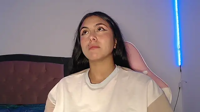 Sarahcutexoxox online show from November 7, 2025, 6:18 am