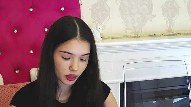 Snapshot of AlexisDevine chatting on May 15, 2026, 4:21 am AlexisDevine online show from May 15, 2026, 4:21 am