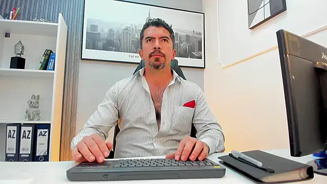 JuanKFit 45 online show from July 27, 2026, 4:41 am