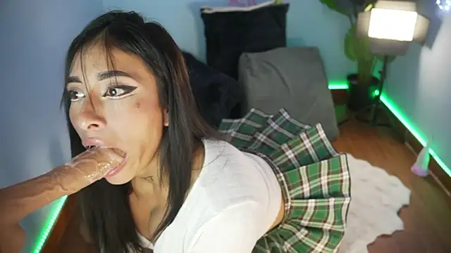 AnnieCouperr online show from January 10, 2026, 7:53 pm