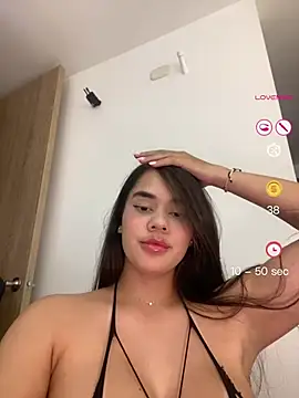 BellaLeclair online show from April 29, 2026, 11:00 pm