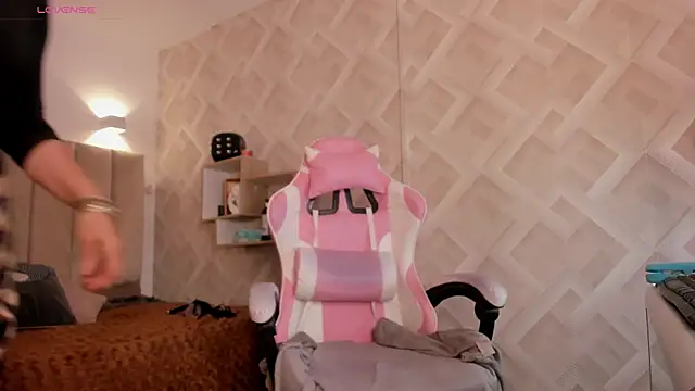 Snapshot of Clhoe_Johnson chatting on March 18, 2026, 12:41 pm Clhoe Johnson online show from March 18, 2026, 12:41 pm