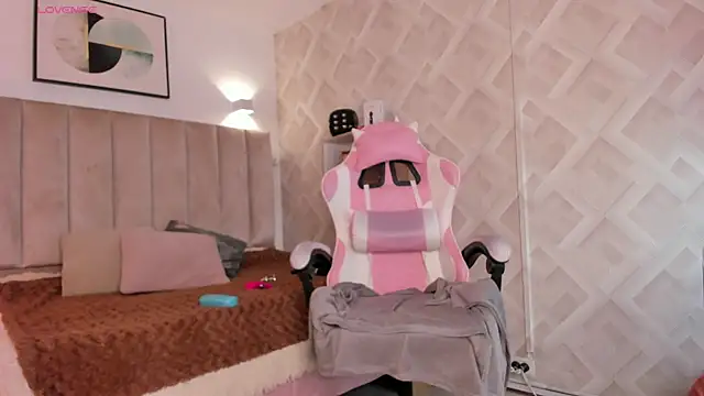 Snapshot of Clhoe_Johnson chatting on March 25, 2026, 12:59 pm Clhoe Johnson online show from March 25, 2026, 12:59 pm