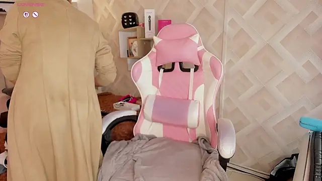 Snapshot of Clhoe_Johnson chatting on March 9, 2026, 12:41 pm Clhoe Johnson online show from March 9, 2026, 12:41 pm