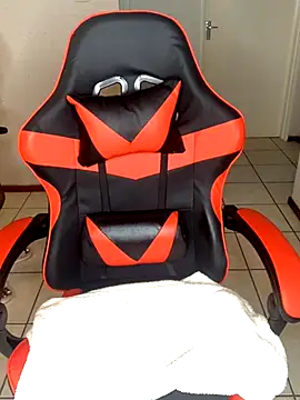 jayjayja19 online show from November 3, 2025, 10:46 pm