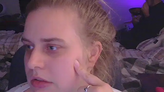 Snapshot of Sexyblonde12344 chatting on November 4, 2025, 12:14 am Sexyblonde12344 online show from November 4, 2025, 12:14 am