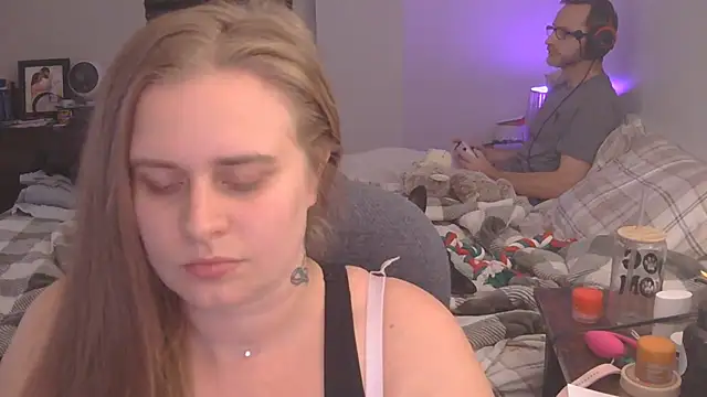 Sexyblonde12344 online show from November 7, 2025, 11:41 pm