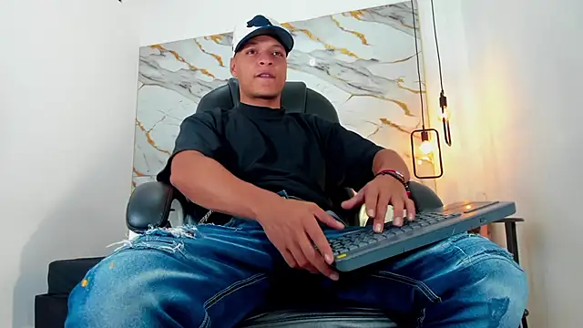 Ricky Owens1 online show from October 25, 2025, 2:28 pm